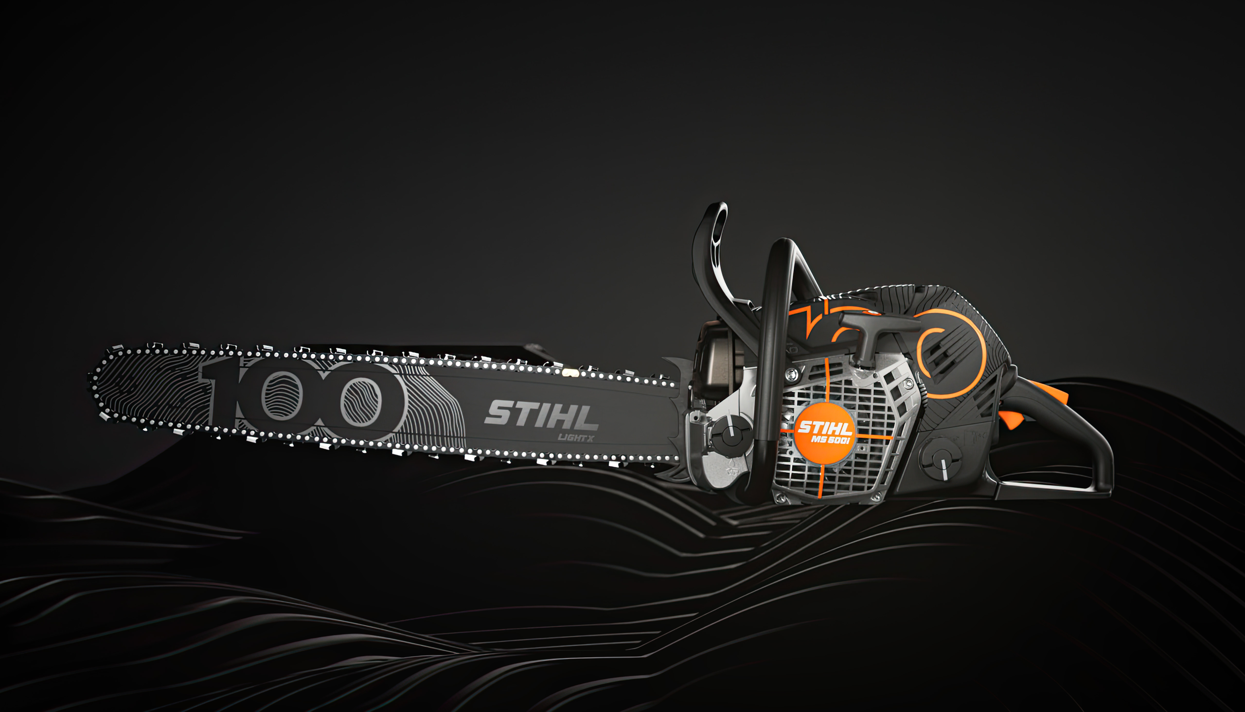 STIHL Motorsäge MS 500i Centennial Edition Seitenansicht links vor schwarzem Hintergrund