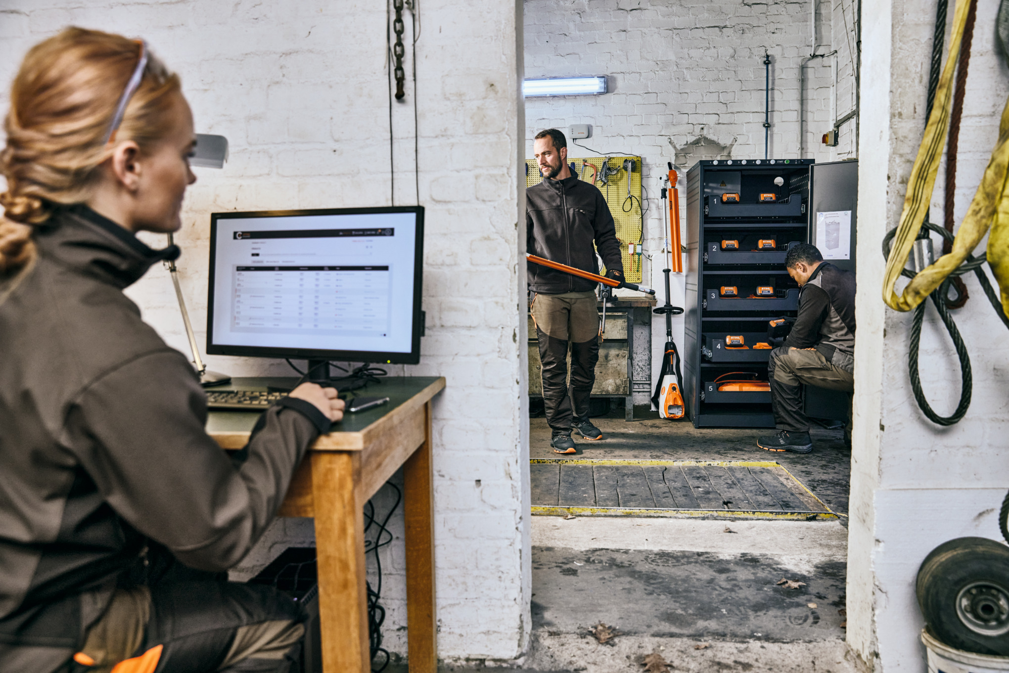 In der Werkstatt werden die Geräte und Akkus digital organisiert