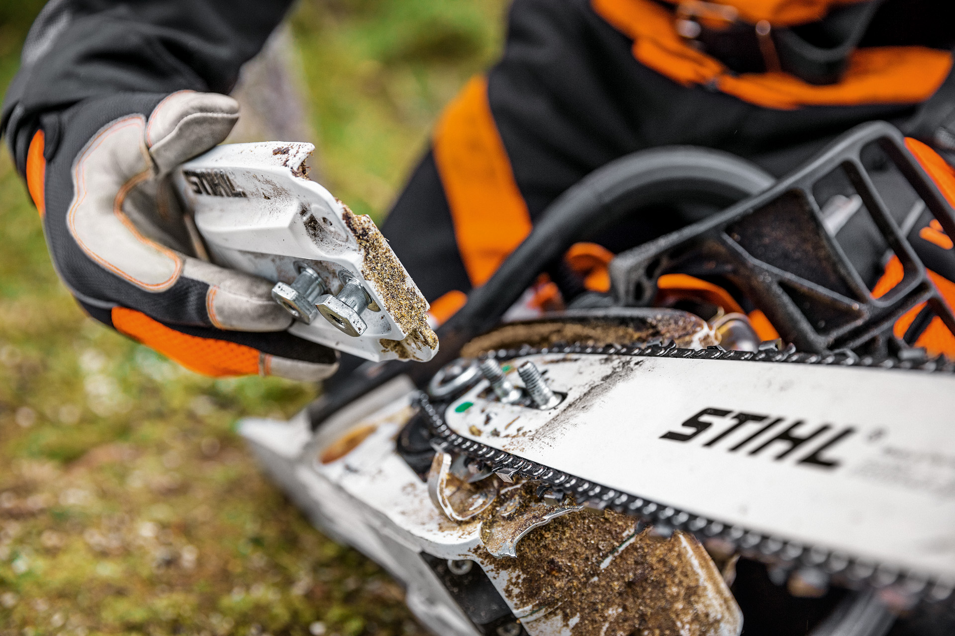 Wartung einer STIHL Benzin-Kettensäge MS 261 C-M 